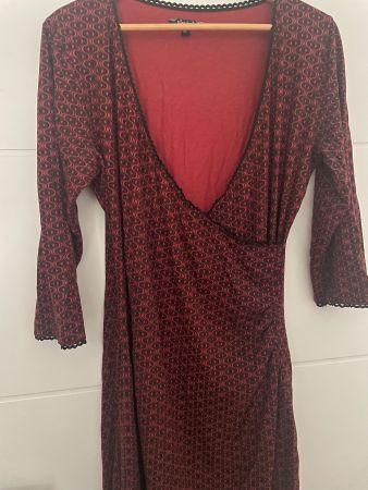 Wickelkleid King Loui Rot Schwarz Grösse L bedruckt 3/4 Arm
