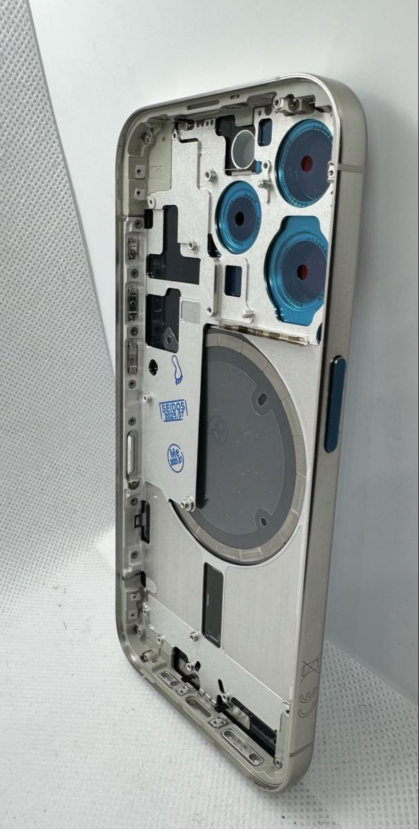 Apple Telefoni cellulari / Smartphones: — iPhone 15 Pro-Housing — – Nuovo e nell'imballaggio originale da Bouveret venduto da i_-Nova 3