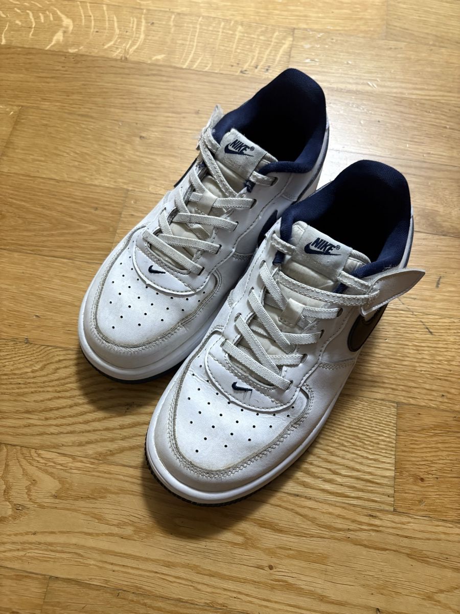 Nike Scarpe per ragazzi: Turnschuhe Nike Gr. 35 – Usato da Winterthur venduto da Baby117 1