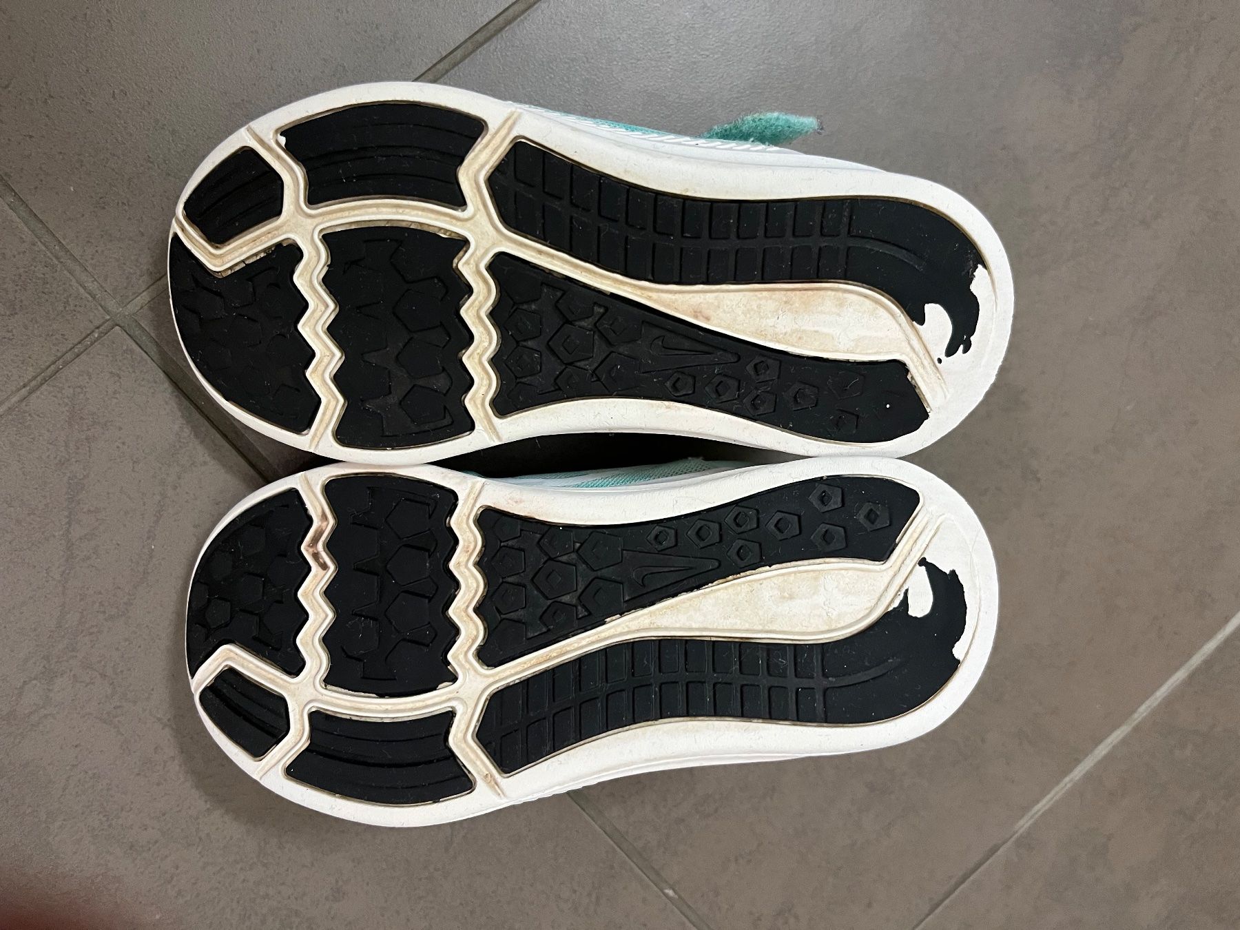 Nike Scarpe per ragazzi: Nike Turnschuhe 27 – Usato da Zürich venduto da Gabi_78 3