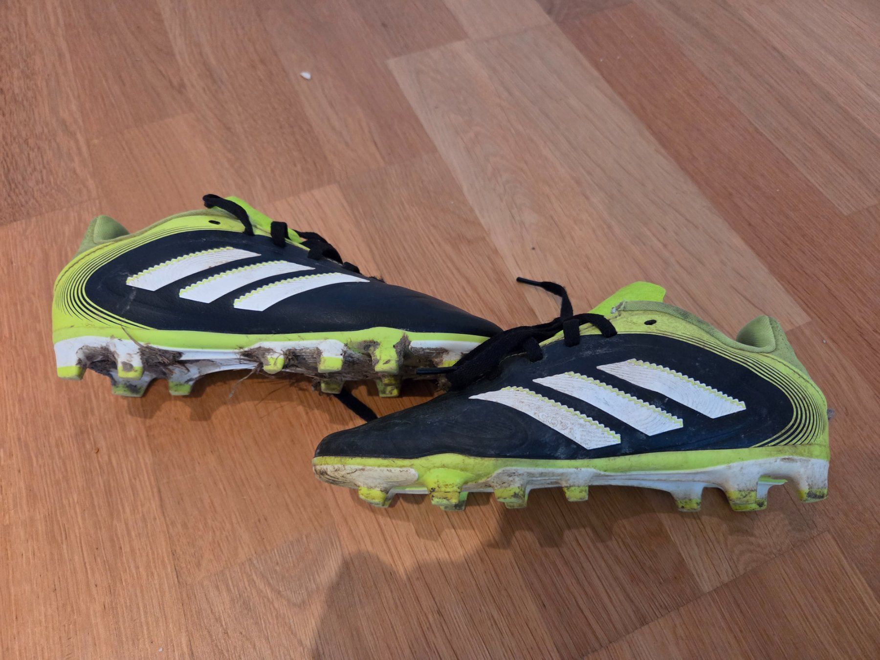 Adidas Scarpe per ragazzi: Fussball Nockenschuhe – Usato da Aarau venduto da NET03 1