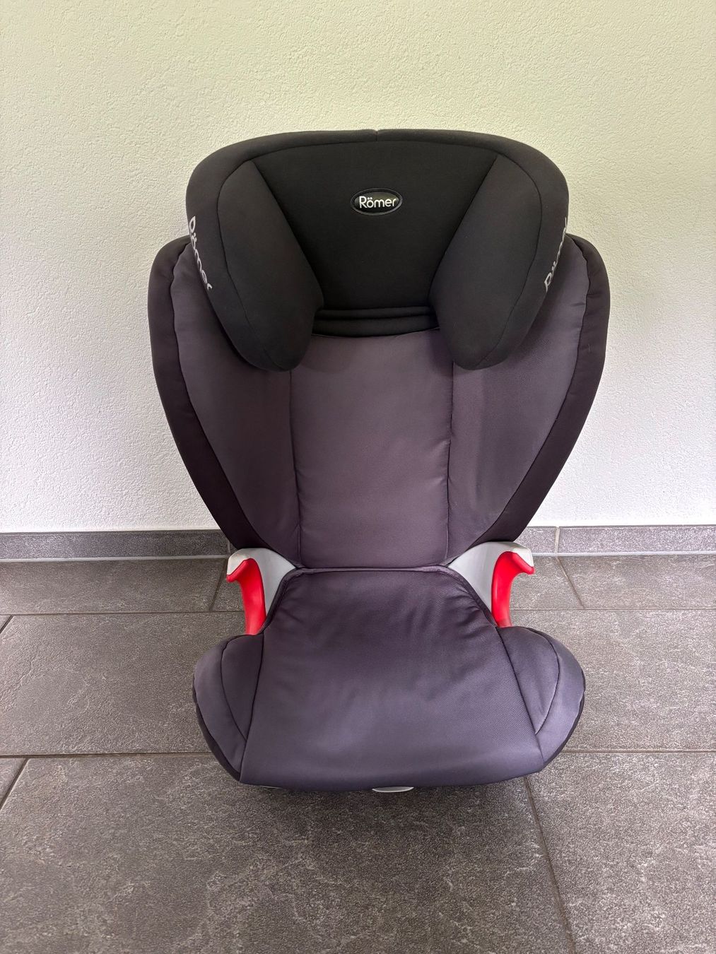 Britax Römer Seggiolini per auto: Britax Römer Kindersitz KID II – Usato da Hasle LU venduto da Monikazu