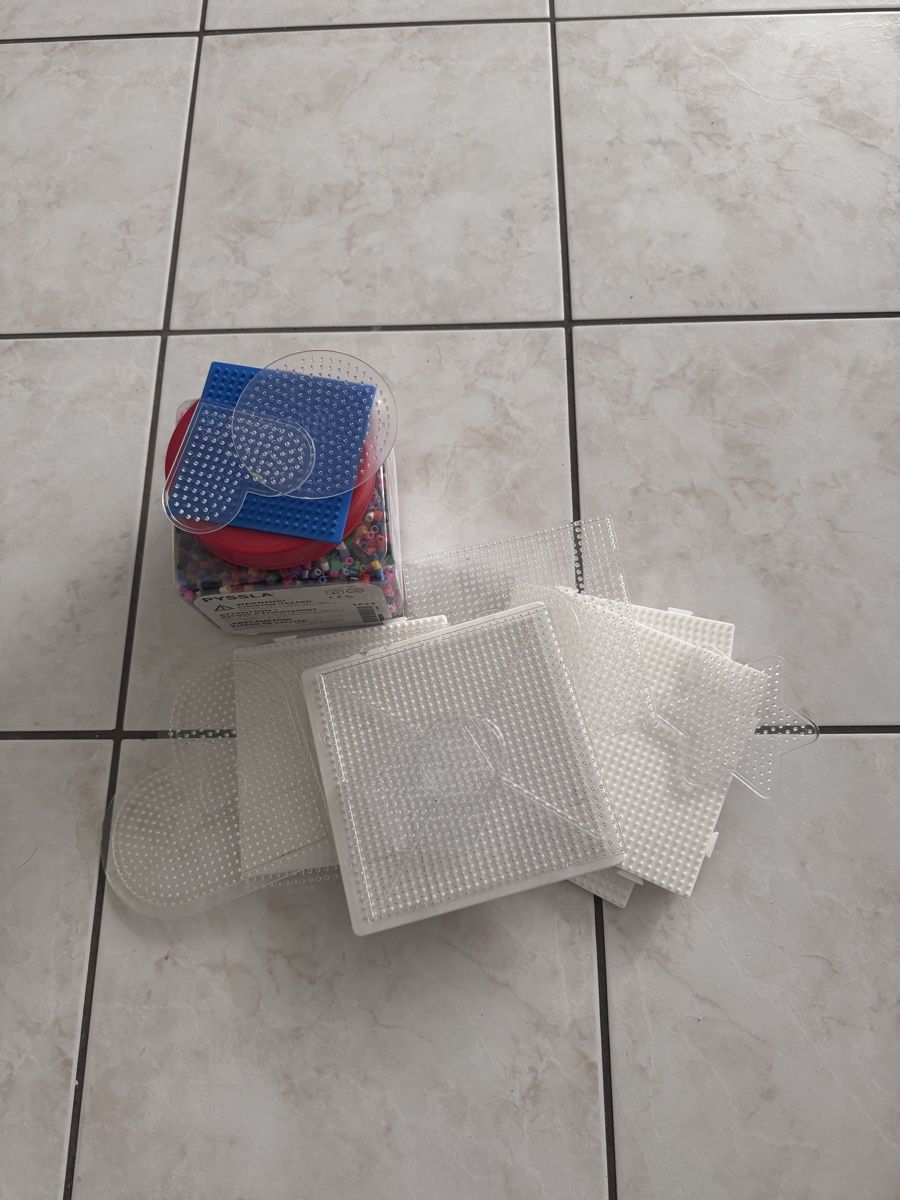 Kit bricolage: Kit de loisirs créatifs Hama Perles à repasser. – Usato da Meyrin venduto da cak_5np9