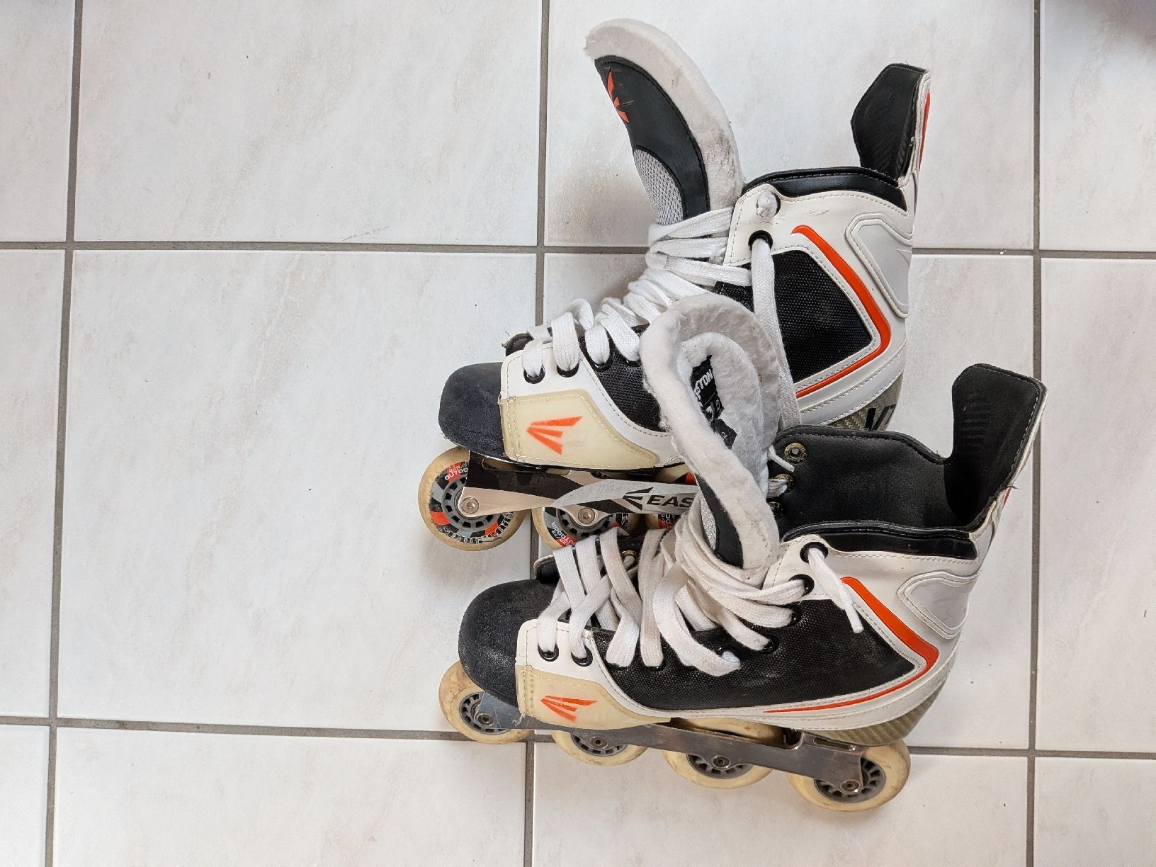 Easton Pattini in linea & Pattini a rotelle: Easton Inline-Hockeyskates Grösse 42 – Usato da Schmitten FR venduto da stremaz