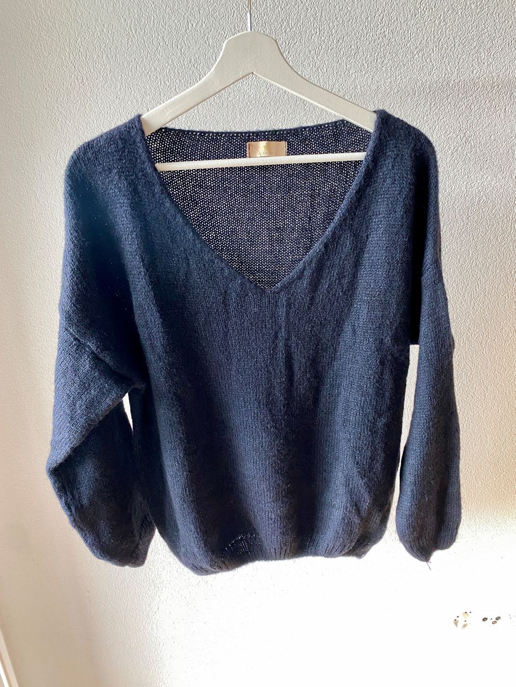 Maglioni & Felpe: Weicher Pullover mit V-Ausschnitt, Dunkelblau, Gr. M – Usato da Muensingen venduto da drleevsy