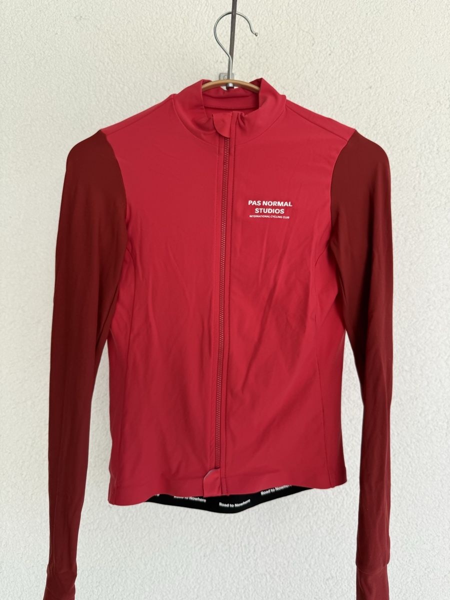 Pas Normal Studios Canottiere & Pantaloni: PNS long sleeve jersey – Usato da Benglen venduto da car_nct9