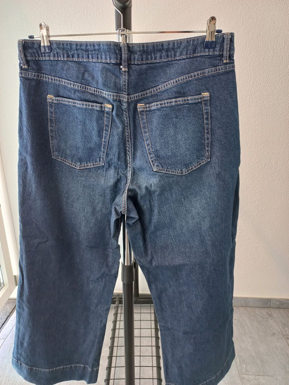 C&A Jeans: Jeans von C&A – Usato da Maur venduto da Apink 3