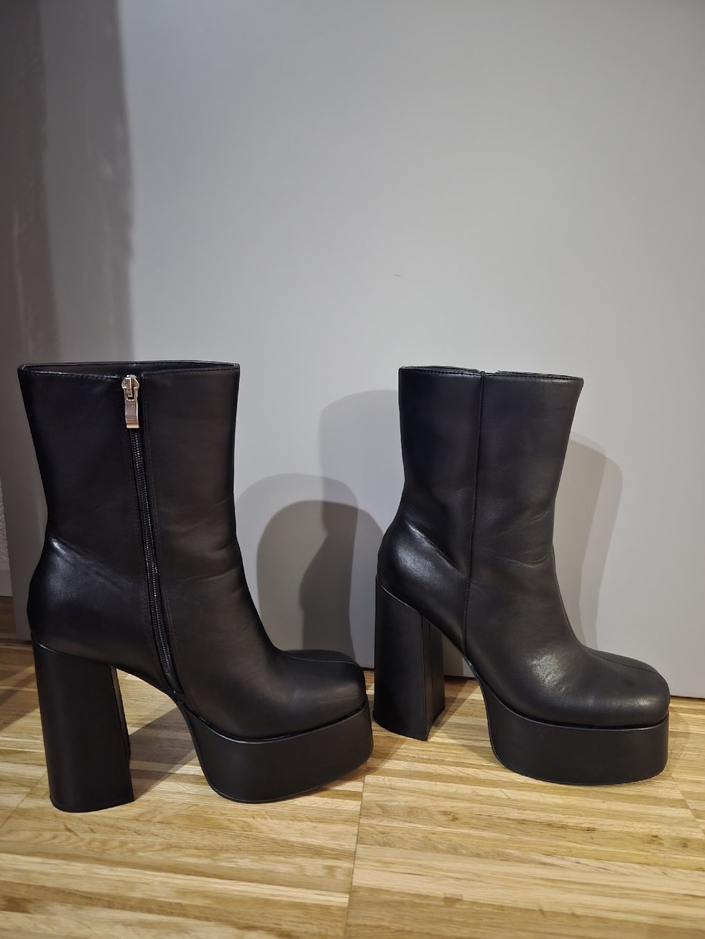 Chaussures femmes: Koi Footware Plateau-Stiefeletten – D'occasion à Glattpark(Opfikon) par ejo_m8fr 1