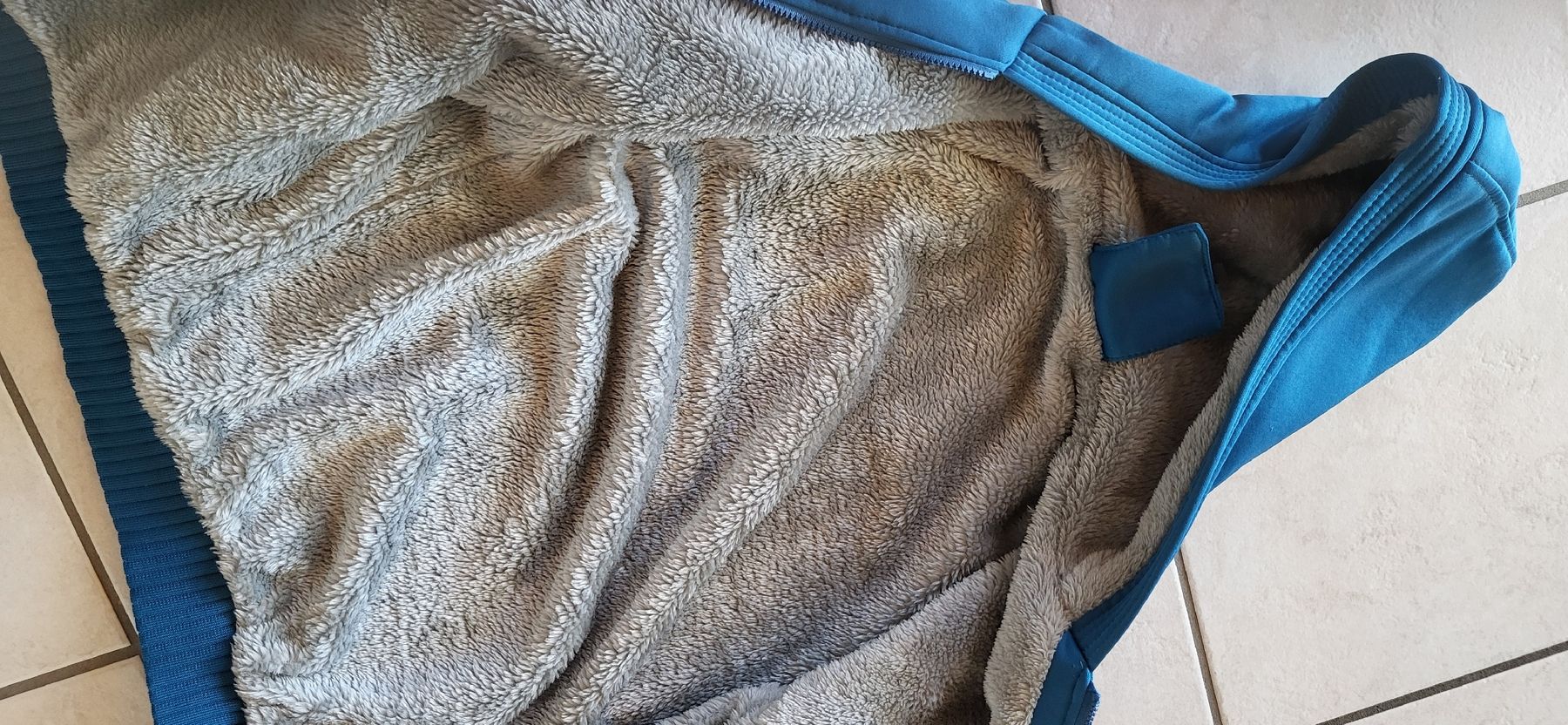 Giacche: Warme Winterjacke mit Kapuze, Grösse L – Usato da Studen BE venduto da mar_6qqp 1