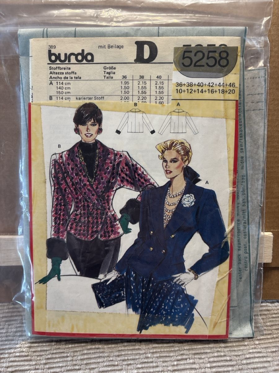 Cartamodelli: Schnittmuster für Damen Jacke – Usato da Rümlang venduto da euqinom16