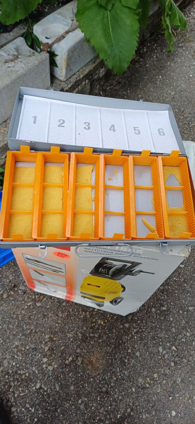 Valises de voyage: Blech Koffer – Défectueux à Wängi par Koebi62 2