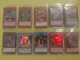 Vendo lotto 200 carte yu-gi-oh lingua mista