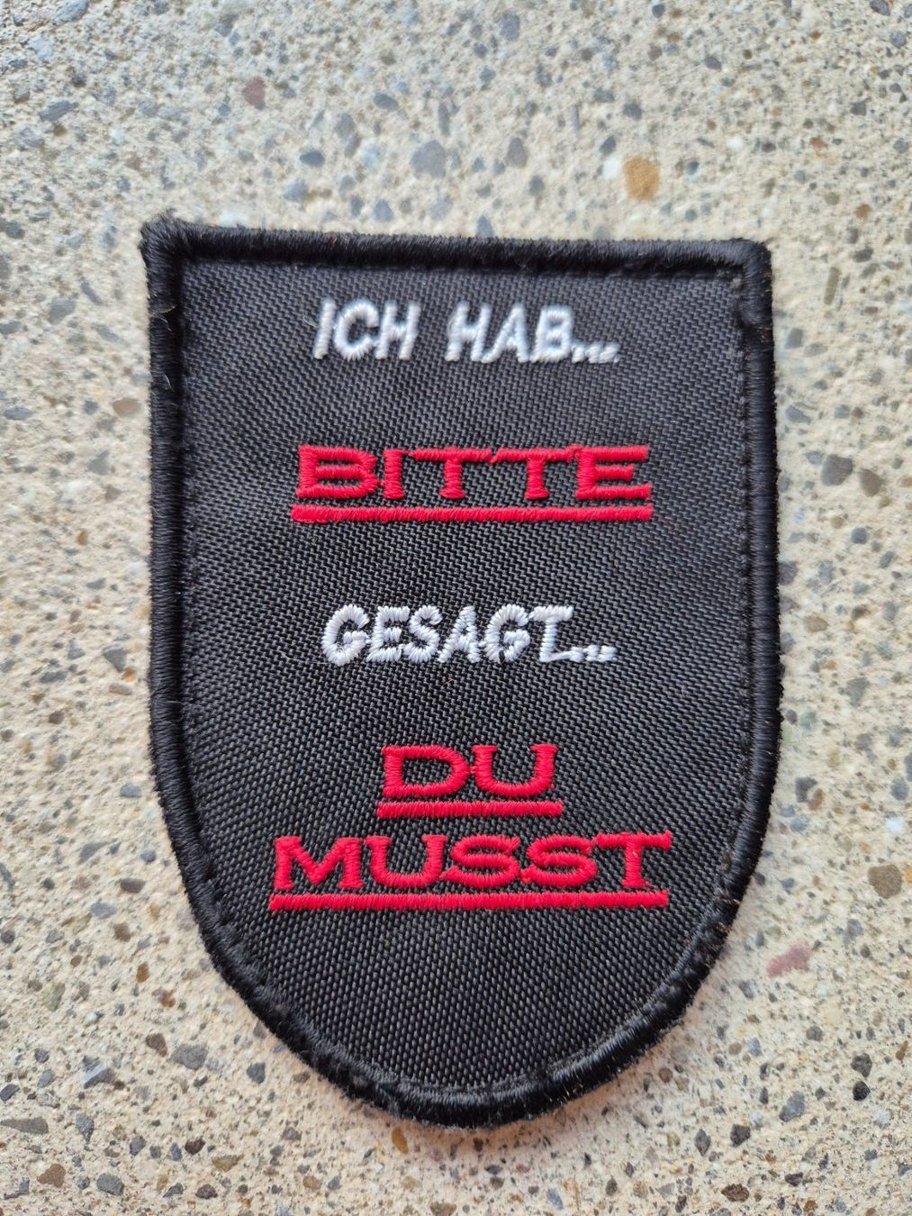 Schweizer Armee Placchette & Badge: *** Spassbadge mit klett Swisscoy Einsatz *** – Usato da Riedholz venduto da fr_sIruP