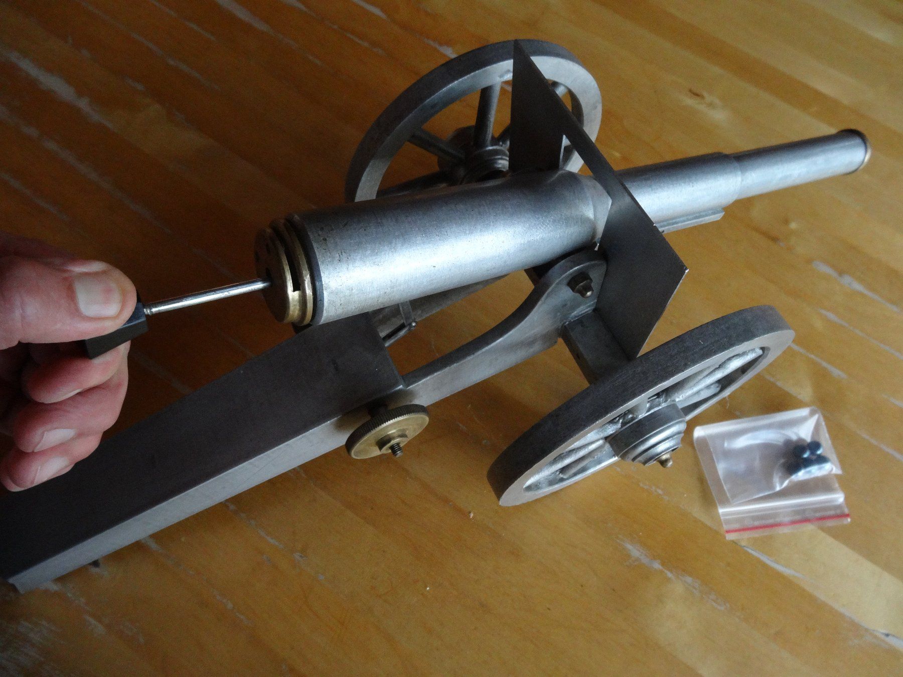 Spielzeuge: réplique de canon en aluminium – Gebraucht aus Rebeuvelier von falcon58 3