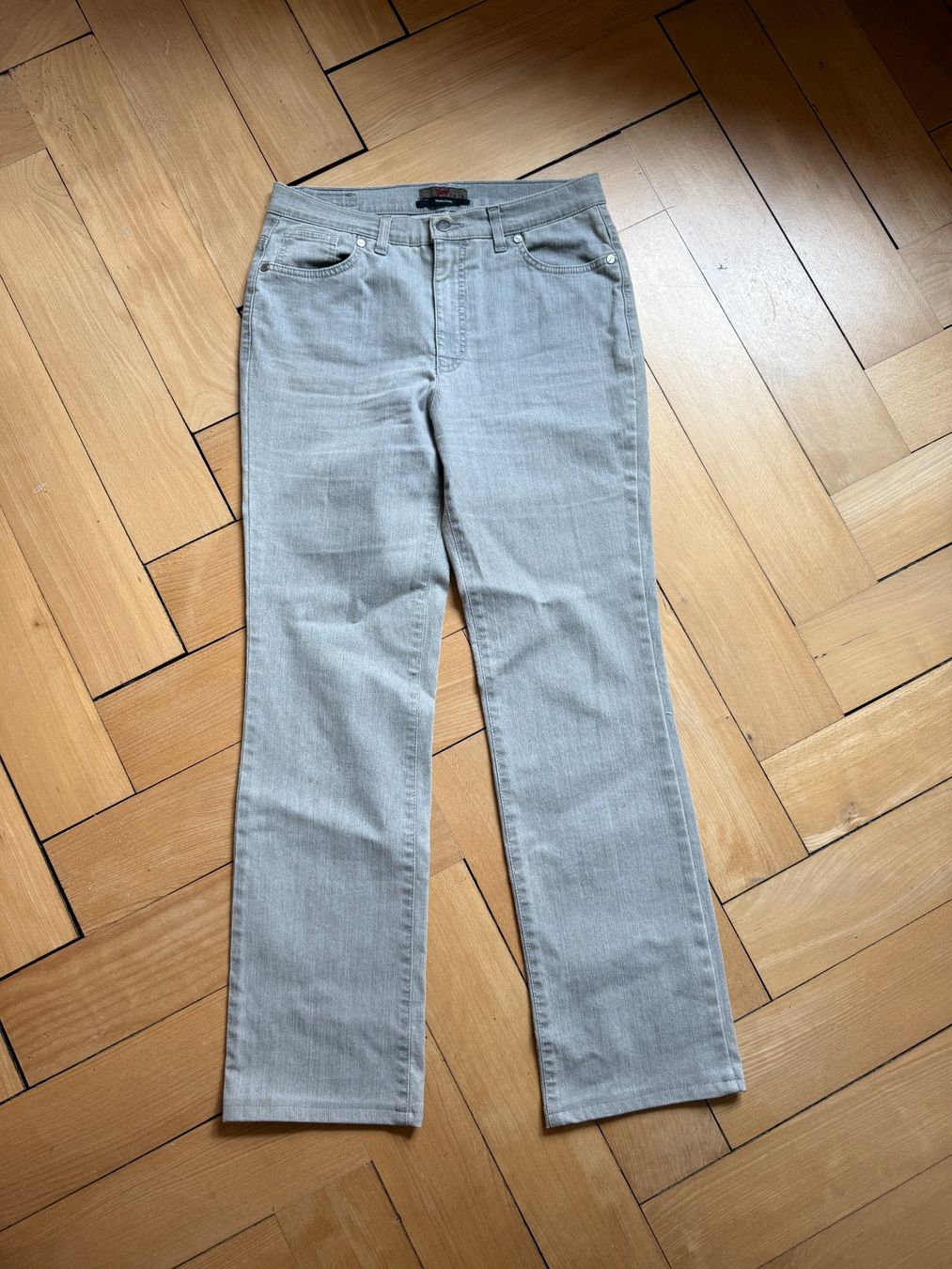 Jeans: VANILIA - Jeans hellgrau 38 – D'occasion à Zürich par Diazaio