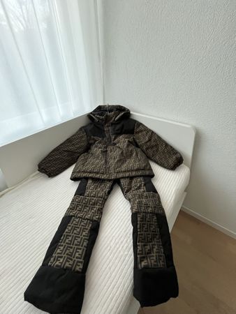 Fendi Kids Schneeanzug Grösse 10 Jahre