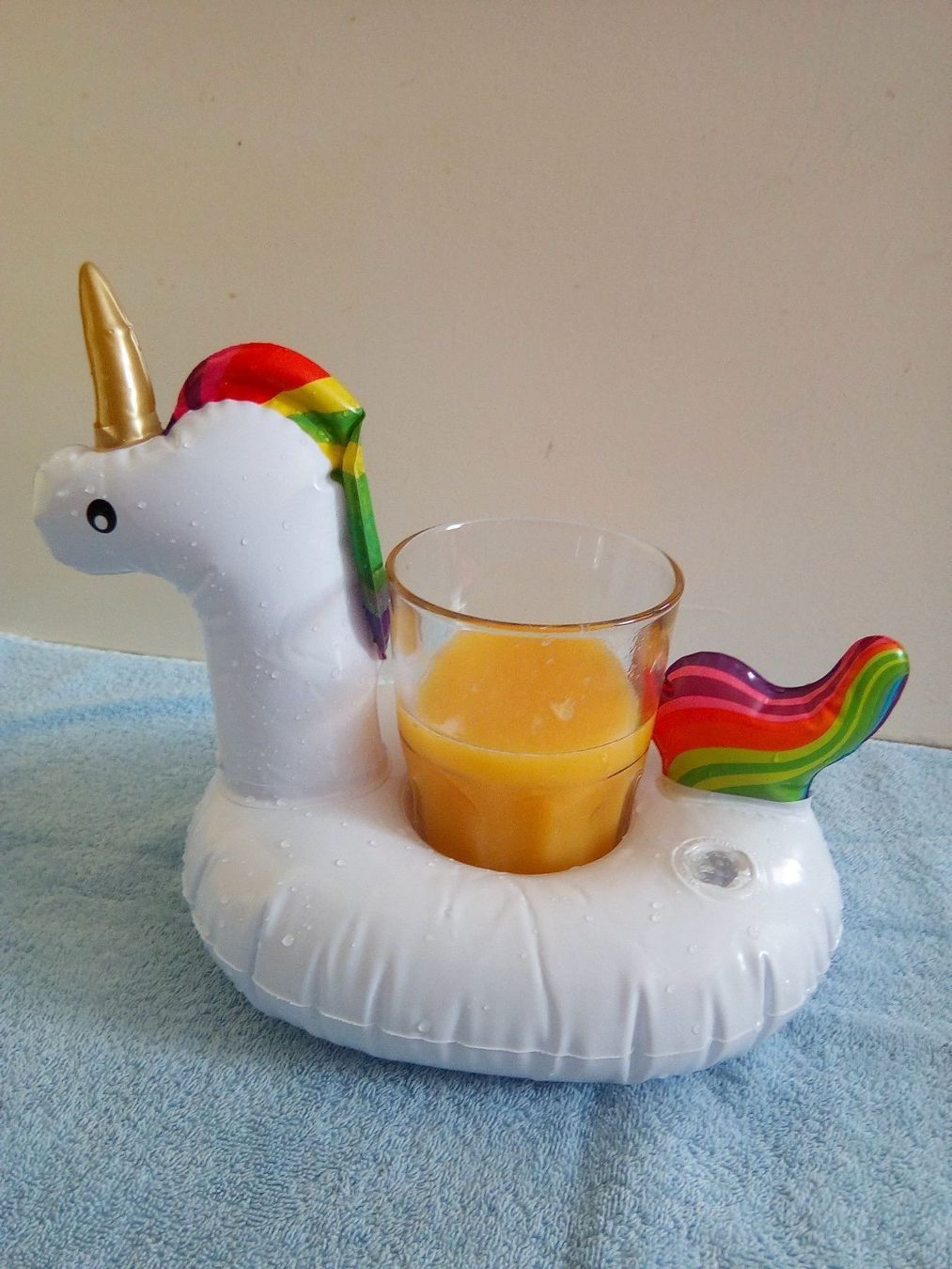 Schwimmbad: Getränkehalter, aufblasbares Einhorn aufblasbar – Neu und originalverpackt aus Zürich von makimakimak 1
