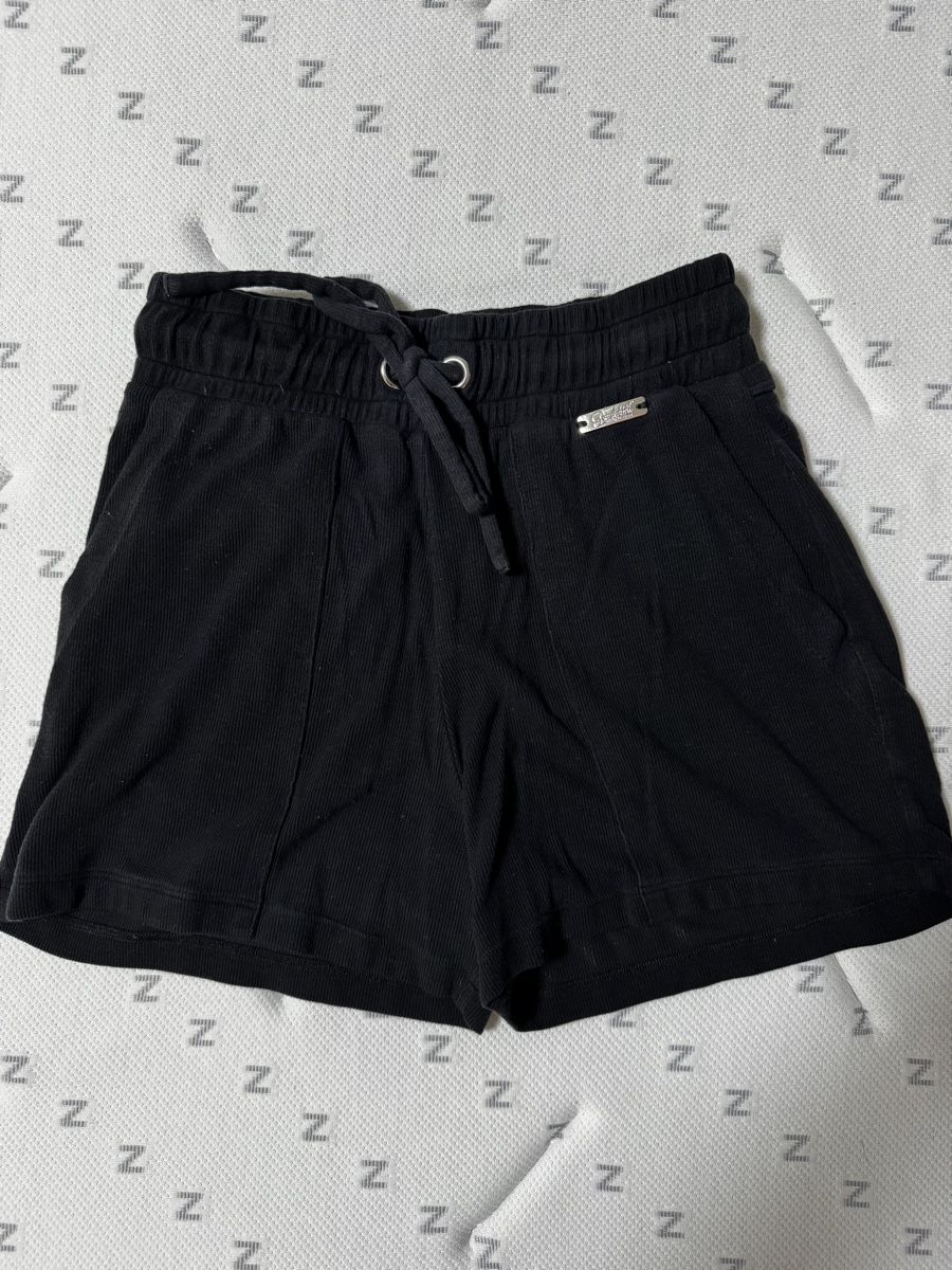 Pantaloni: Bombshell short size M – Usato da Luzern venduto da fiona.1013