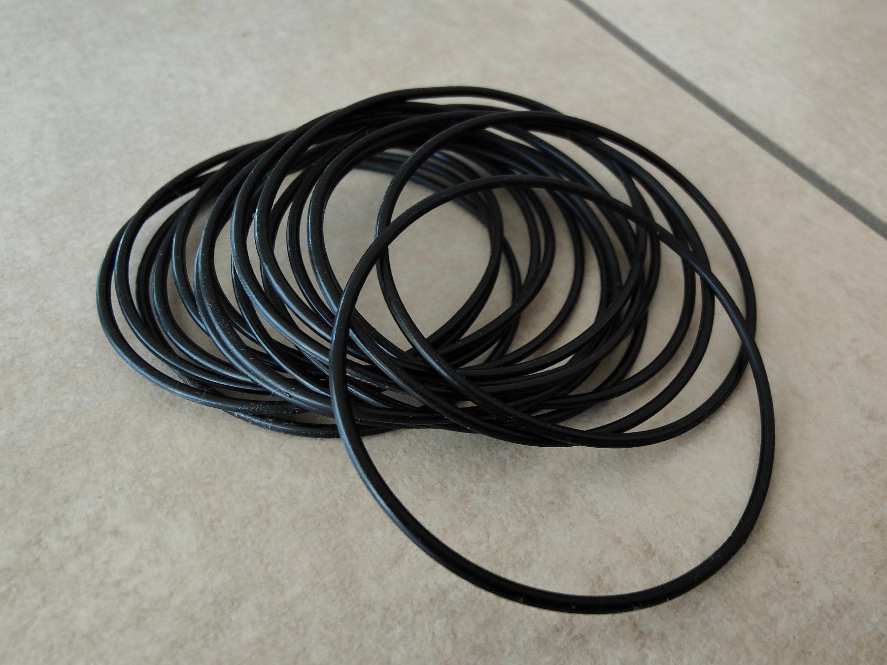 Armbänder & -reifen: Silikon Armband - Armbänder – Gebraucht aus Rickenbach b. Wil von Kth_v8 1