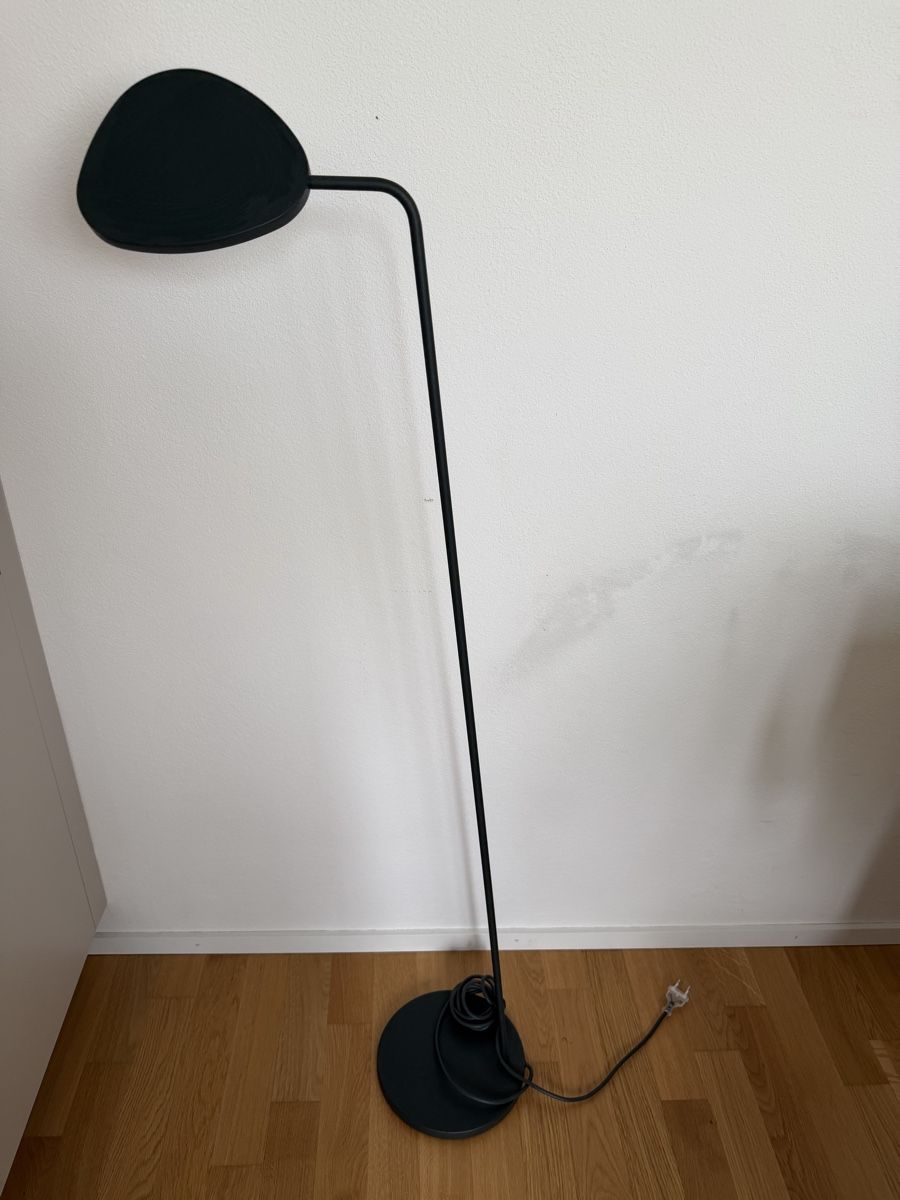 Muuto Lampade: Muuto Stehlampe leaf, grün – Usato da Killwangen venduto da Mariposa1379