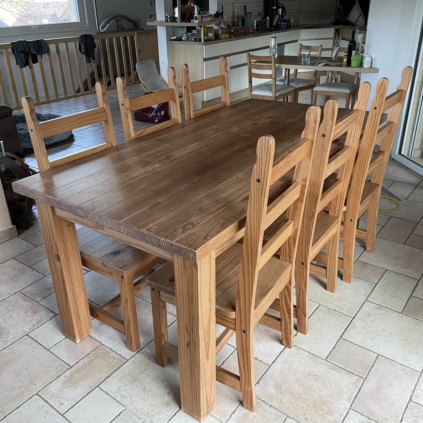 Set de table et chaises: Table à manger extensible + 6 chaises – D'occasion à Châtillon par cristeg