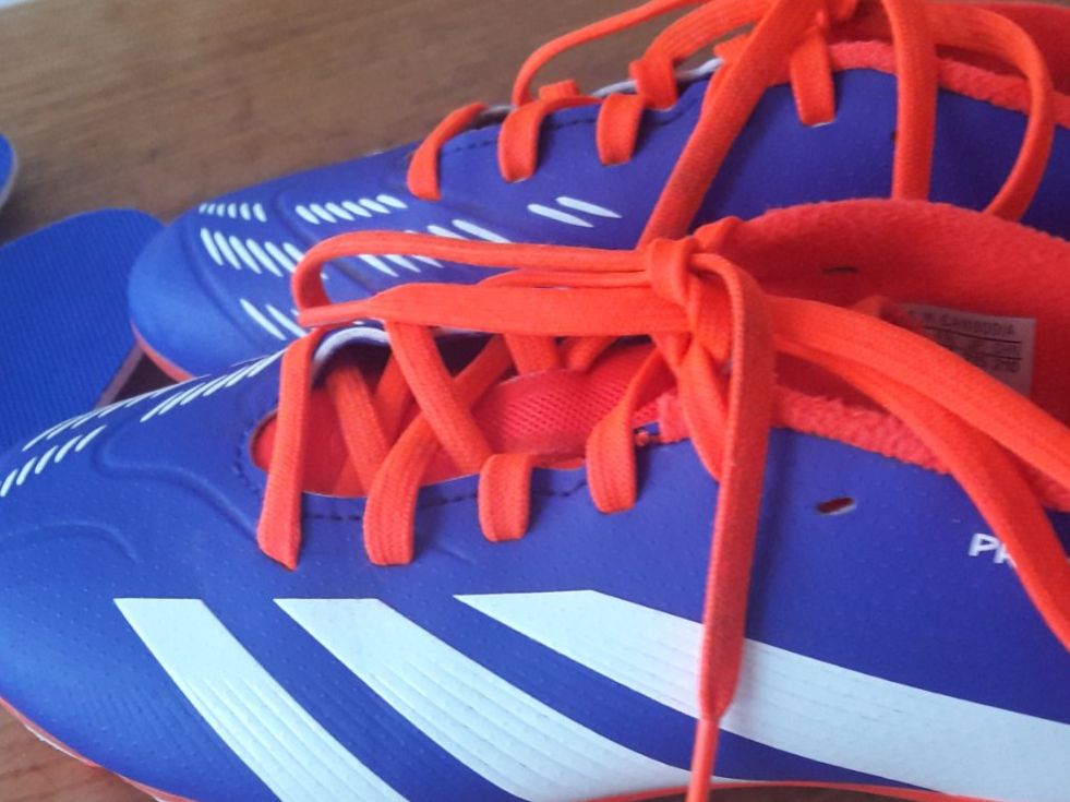 Chaussures garçon: FUSSBALLSCHUHE - 35 - PREDATOR – D'occasion à Luzern par miocarobabbonetoscan