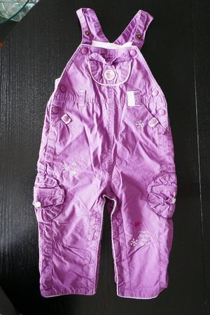Gefütterte violette Latzhose Gr. 18 Mte