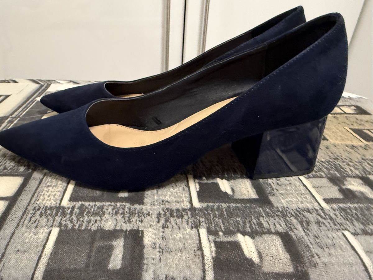 Zara Scarpe da donna: Dunkelblaue Zara Pumps Gr. 41, Blockabsatz, 5.5cm – Usato da Zürich venduto da corinne_secondhand