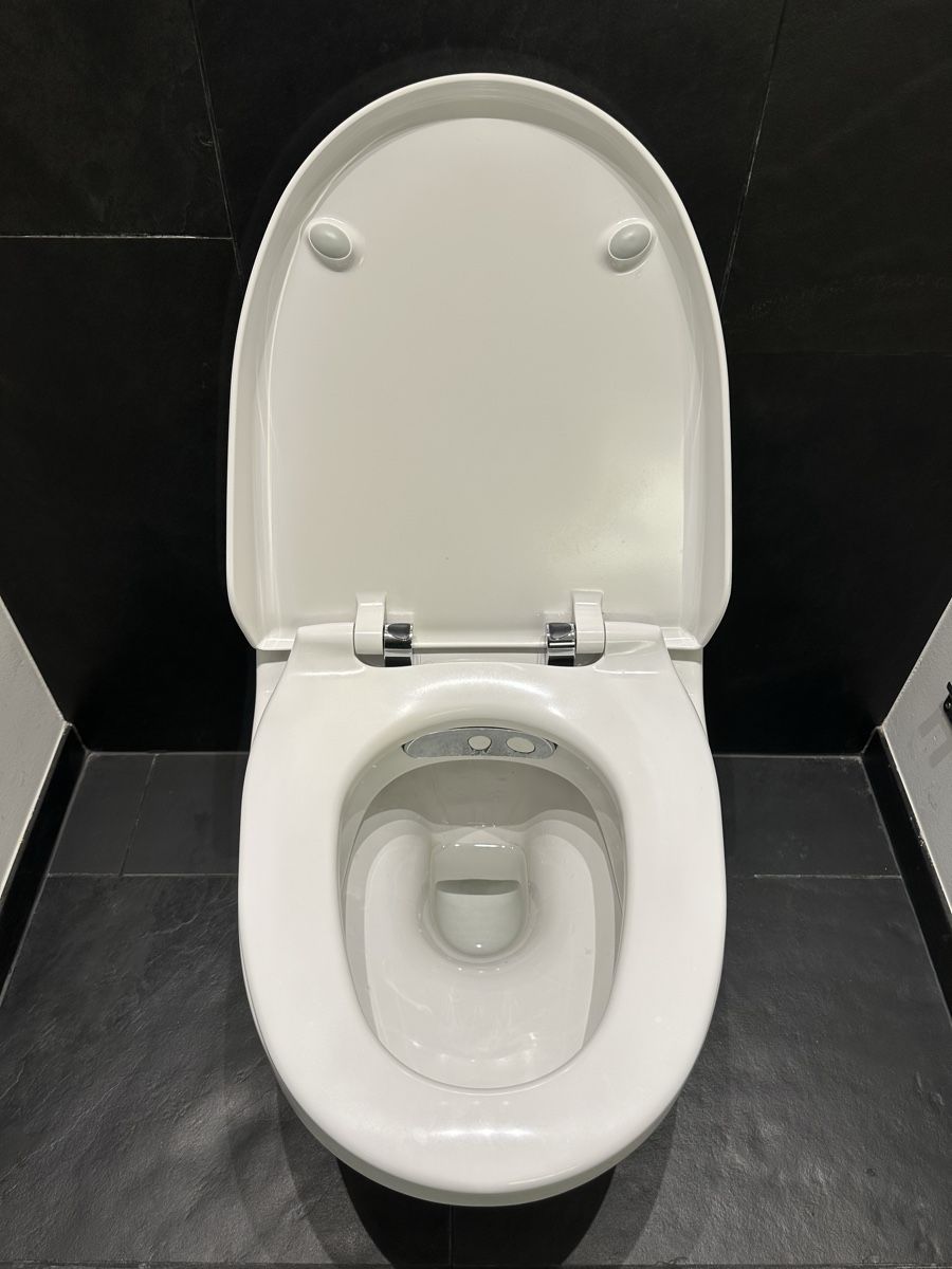 Geberit WC: Dusch-WC Balena 8000 ab CHF 1.00!!! – Defekt aus Wolfhausen von Hole-in-One 8