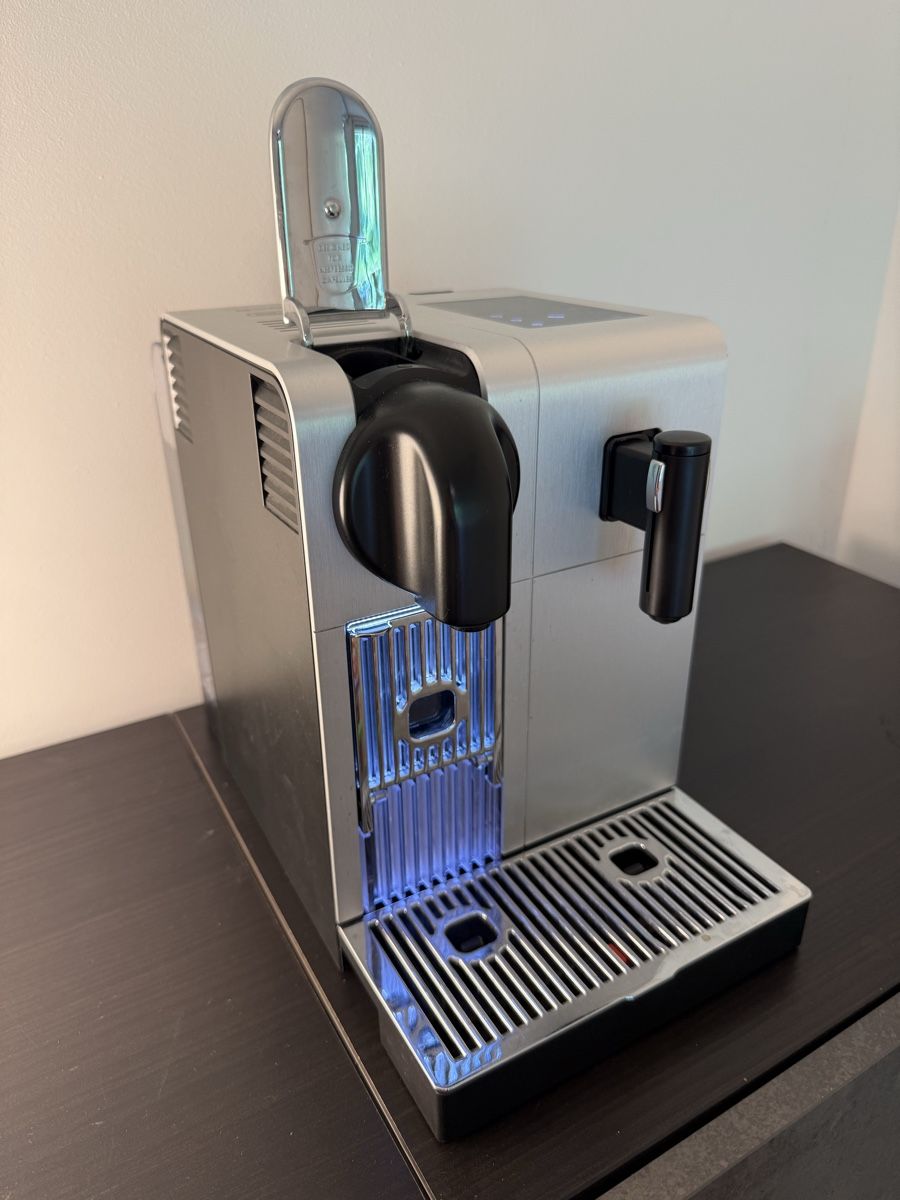 De'Longhi Machines à café & Machines à expresso: DELONGHI Lattissima Pro Nespresso – D'occasion à Zürich par moowhooper 1