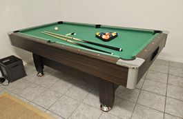 Billiardtisch mit Kugelrücklauf