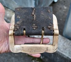 alt KUH RIEMENSCHNALLE punze 110 & zeichen TREICHEL MESSING