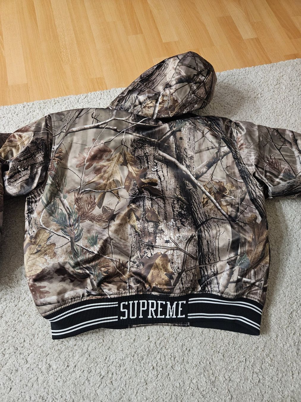 Supreme Giacche: Supreme Mitchell & Ness Lined Hooded Satin Varsity Jacket Re – Nuovo (secondo la descrizione) da Baar venduto da dan_mfc2 5