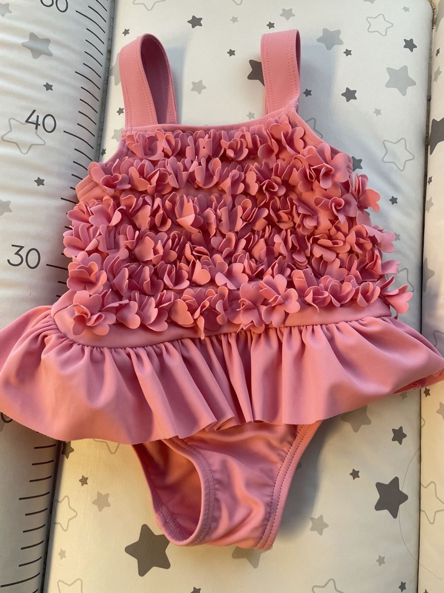 Badekleider & Bikinis: Cute Pink M&S Swimsuit 6-9 Months – Gebraucht aus Zürich von muz_5h6k