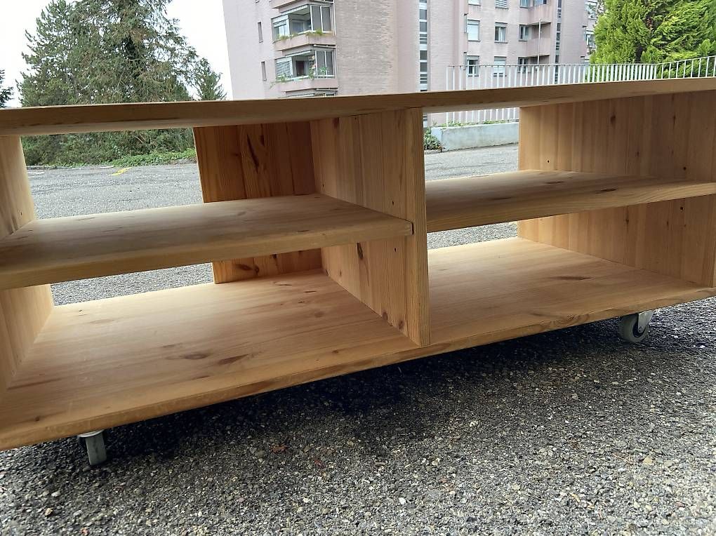 Mobili TV: Kommode / TV Möbel auf Rollen Holz – Usato da Zürich venduto da ragusa45 1