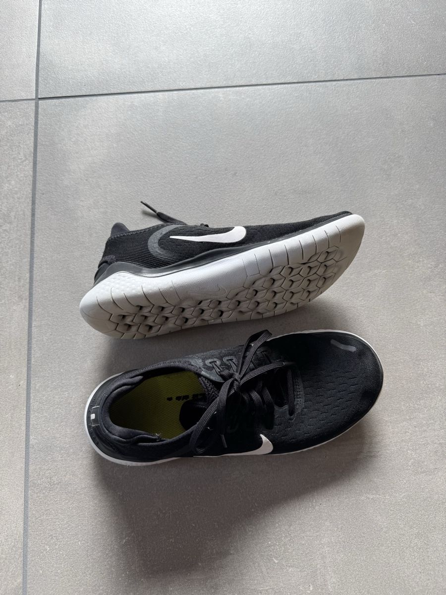 Nike Scarpe da uomo: Sportschuhe – Usato da Gamsen venduto da Le_De 1