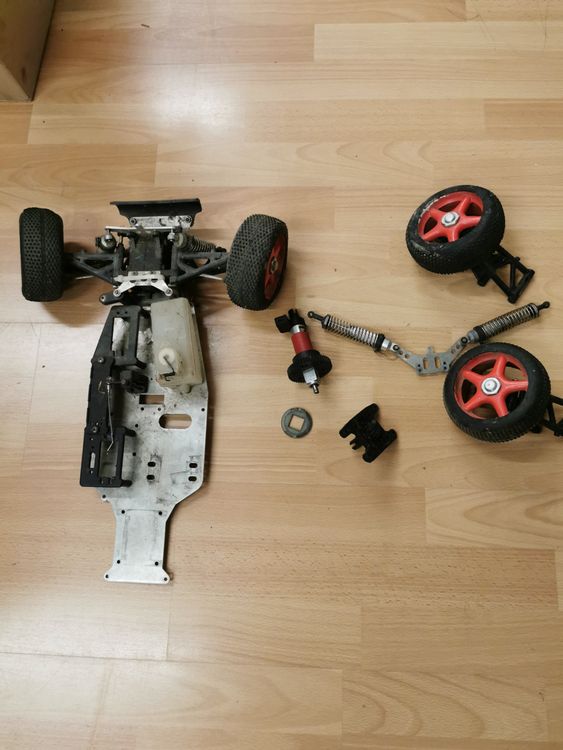 RC Kits de montage: RC-Car Ersatzteile, Chassis, Räder, Stossdämpfer – D'occasion à Niederlenz par Chevy_V8