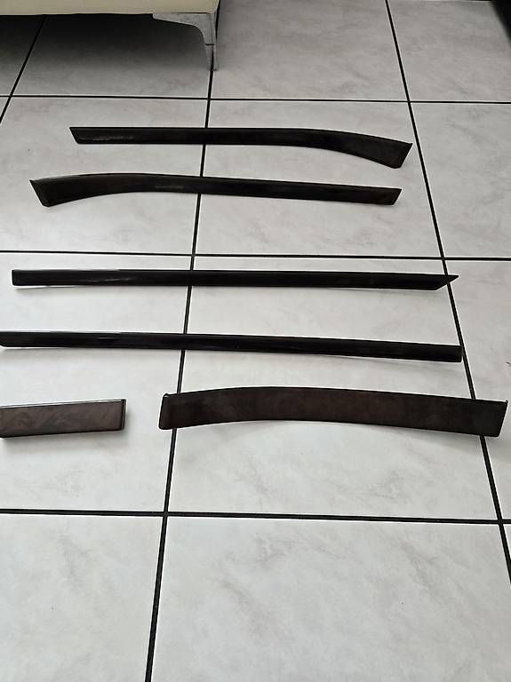 Articoli in legno: E39 Zierleisten Nussbaum – Usato da Meltingen venduto da mergimmorina 4