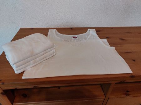 Damen Unterhemden, Weiss und bestickt, ungetragen! 5 Stück