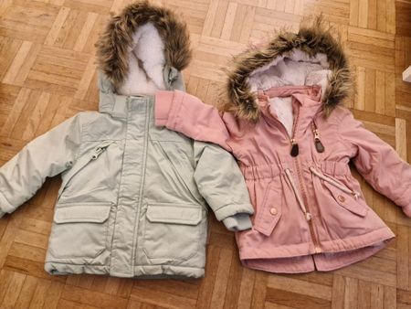 Winterjacken mit Fellkapuze, Grösse 68, ideal für den Winter