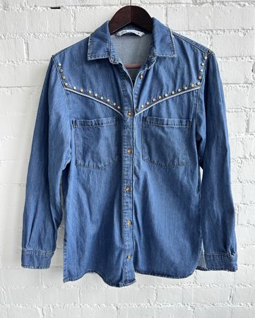 Cooles Jeanshemd mit Nieten von Zara  – Gr. S