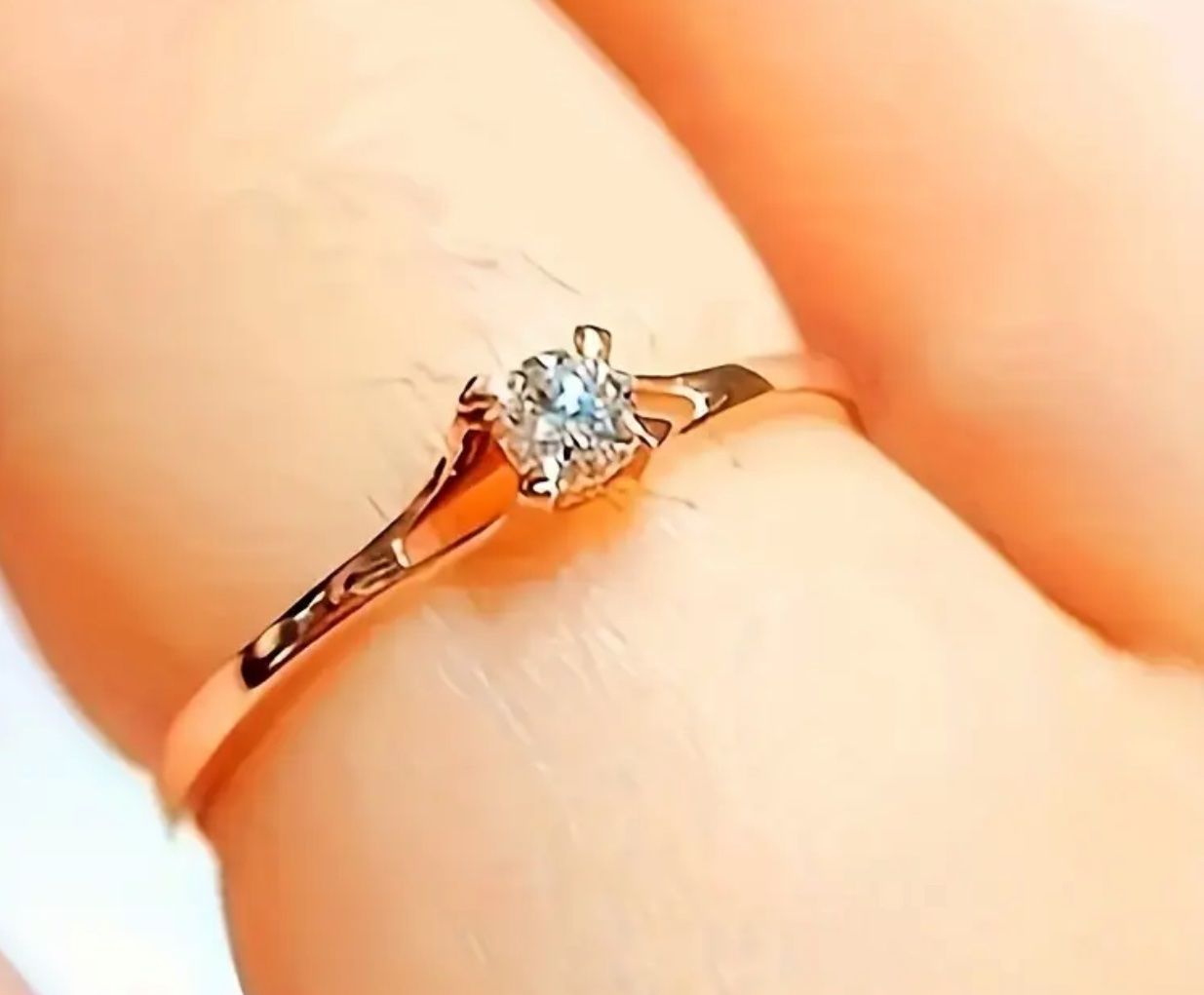 Anelli: Schlichter goldfarbener Zirkonia Ring Grösse 7 – Nuovo e nell'imballaggio originale da Kehrsatz venduto da Matumbaaa 1