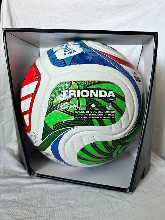 Bälle: FIFA World Cup 26 Trionda Pro Ball - Gratis Versand   – Gebraucht aus Schaffhausen von SwissMiss3
