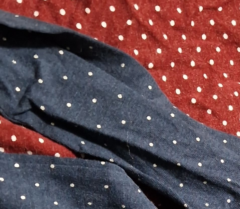 Lotti & Set di vestiti: PULLOVER mit Pünktchen - Luftig und bequem, Grösse 140 – Usato da Gwatt (Thun) venduto da Letzte-Chance-III 2