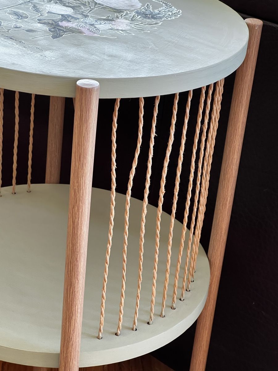 Comodini: Schicker Beistelltisch mit Blumenmuster – Usato da Flurlingen venduto da MIPILG 1