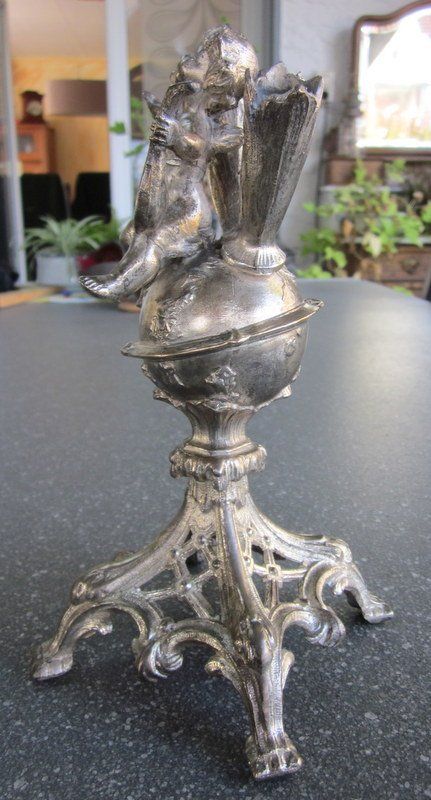 Skulpturen & Statuen: Skulptur, Ständer, Putti auf Kugel messingfarben – Gebraucht aus Bischofszell von raika 1