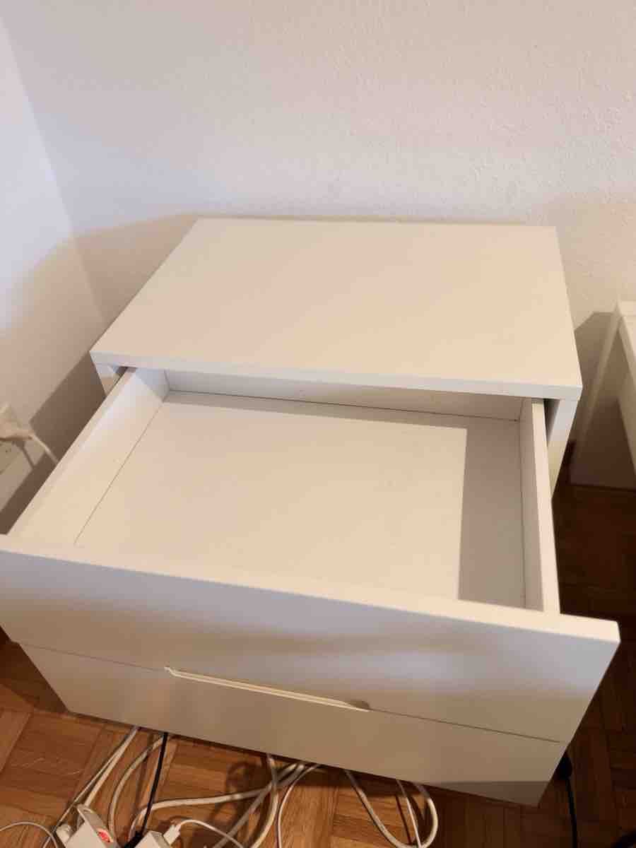 Comodini: White Wooden Bedside Table with Two Drawers – Usato da Zürich venduto da max_j8tw 2