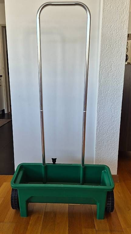 Sonstige Gartengeräte: Streuwagen Kunststoff 45cm 12L – Gebraucht aus Neuenhof von mar_2th5 1