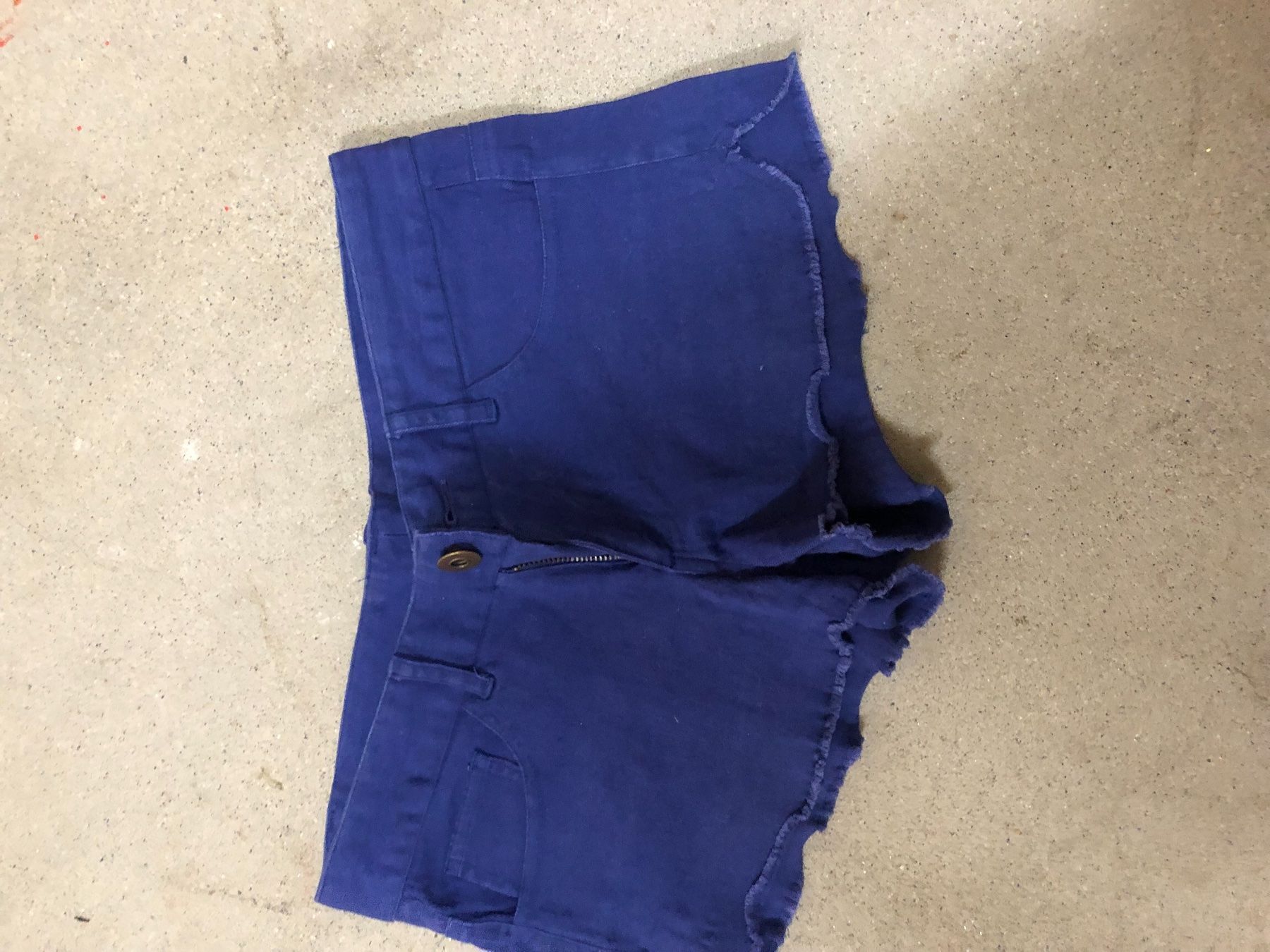 Yes Or No Pantalons: Pantalone corto 36 – D'occasion à Küssnacht am Rigi par ciucchino 1