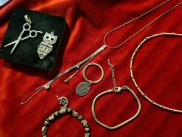 Lot Vintage Modeschmuck, 7 Stück, Farbe Silber